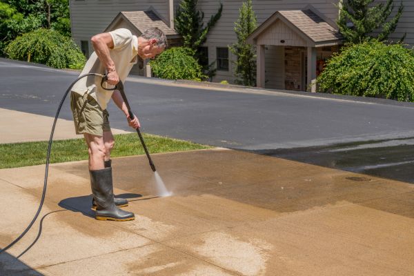 Cost of Concrete Pressure Cleaning in Ramona